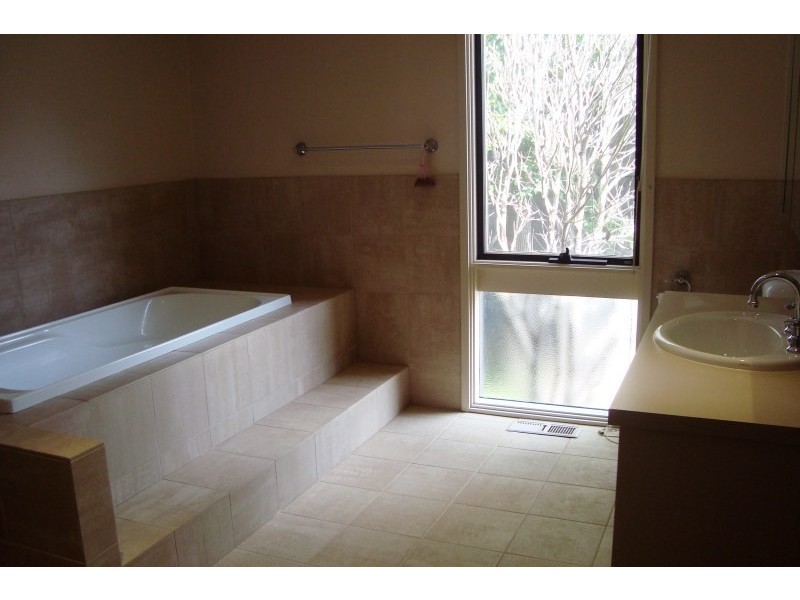 2 St James Close, Burradoo NSW 2576