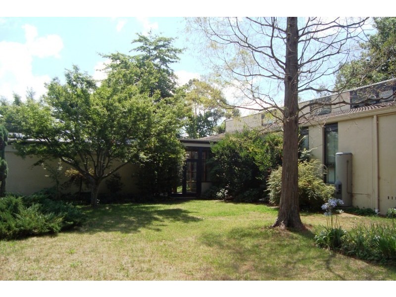 2 St James Close, Burradoo NSW 2576