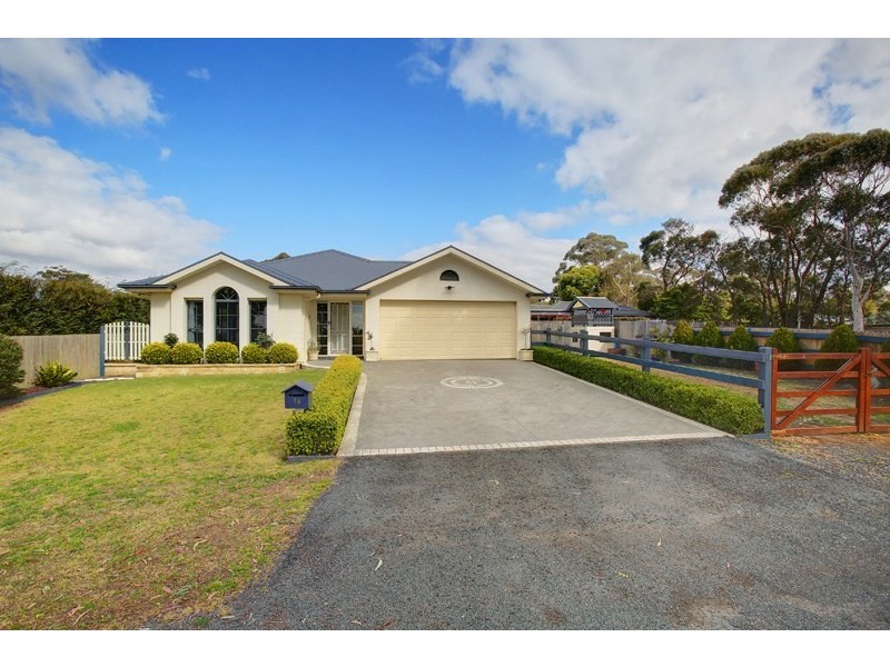 15 James Street, Hill Top NSW 2575