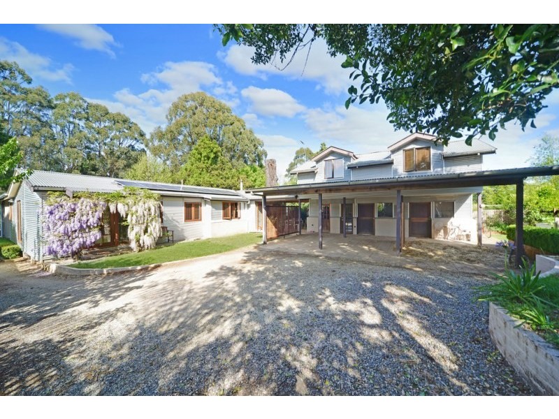18 Charlotte Street, Robertson NSW 2577