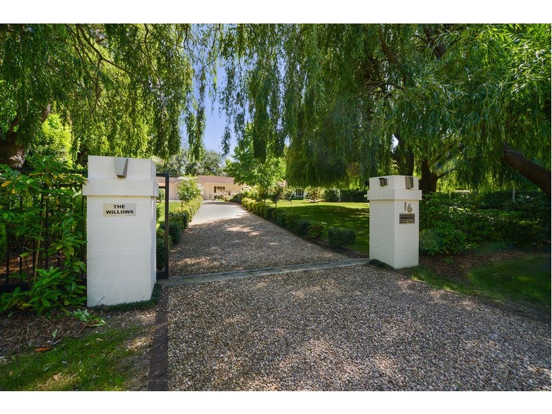 16 Phillip Street, Burradoo NSW 2576