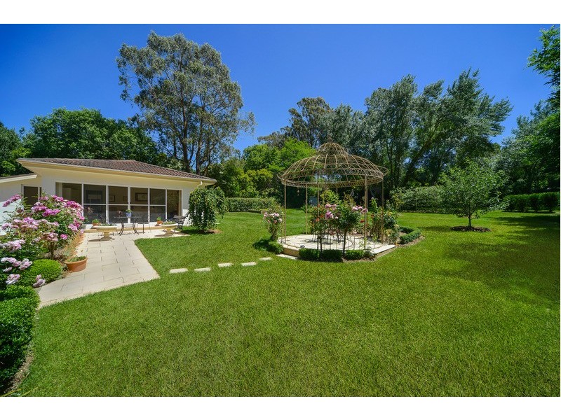 16 Phillip Street, Burradoo NSW 2576