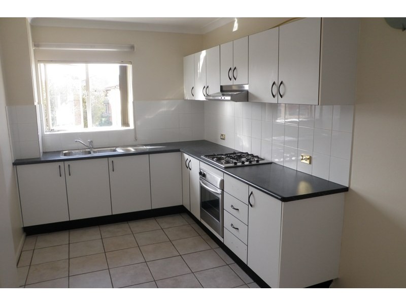 Unit 12/6 Barber Avenue, Eastlakes NSW 2018