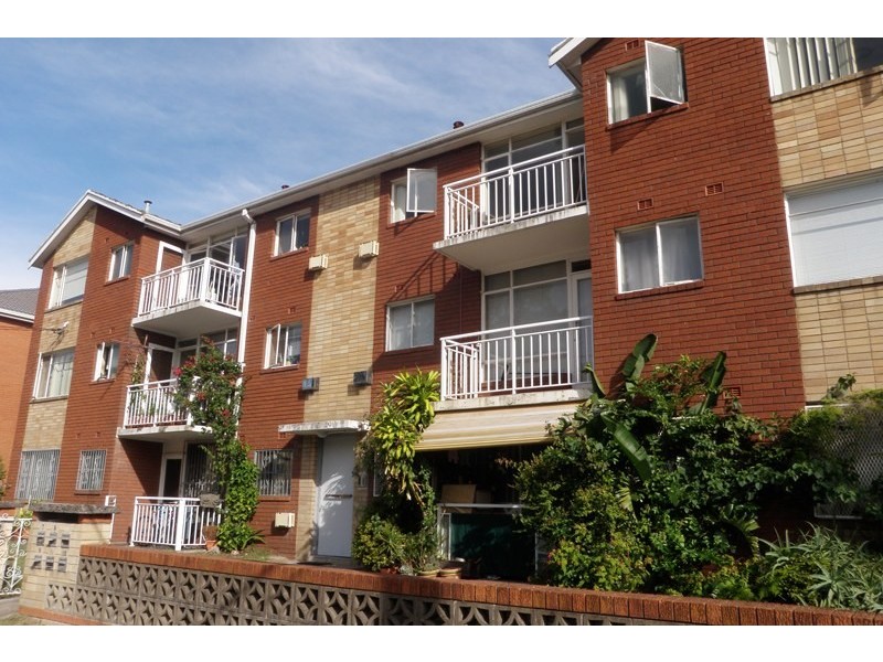 Unit 12/6 Barber Avenue, Eastlakes NSW 2018