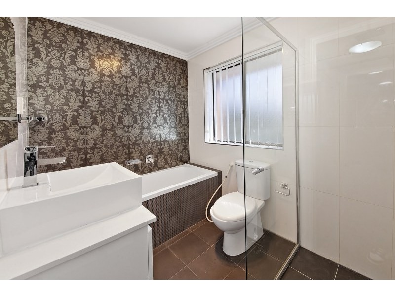 2/37 Boronia Road, Greenacre NSW 2190