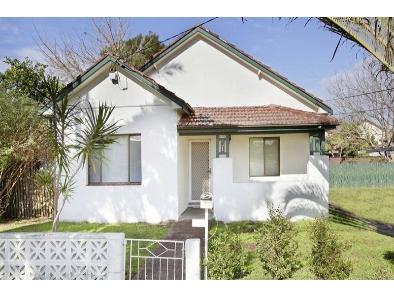 1 Weil Avenue, Croydon Park NSW 2133