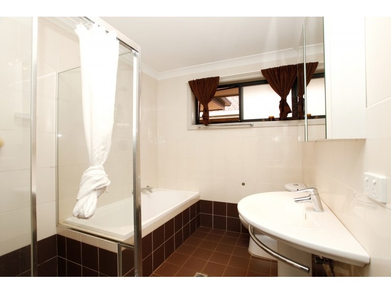 1/96a Cardigan Road, Greenacre NSW 2190