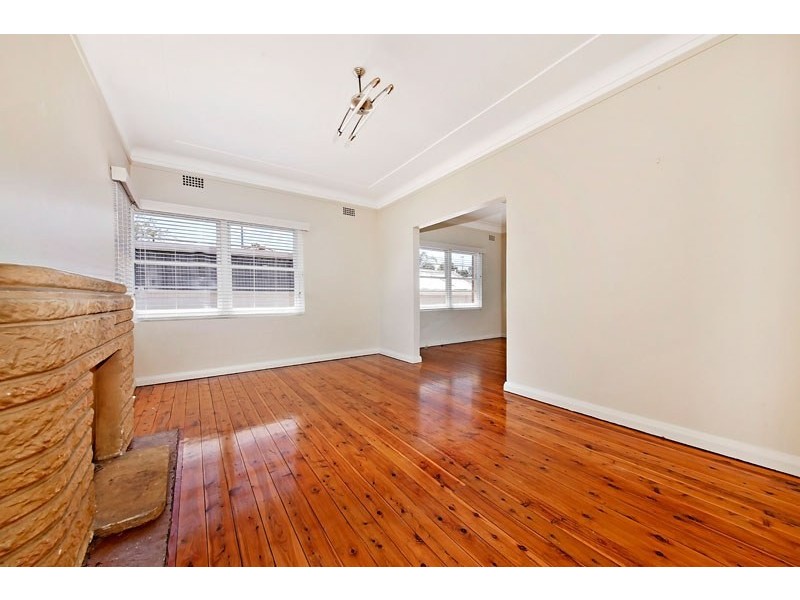 13 Austin Crescent, Belfield NSW 2191