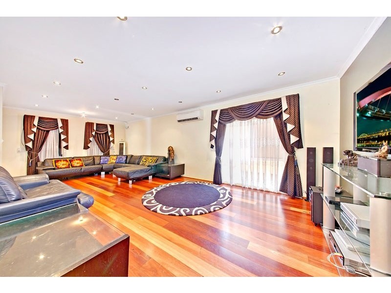 31 Sylvanus St, Greenacre NSW 2190