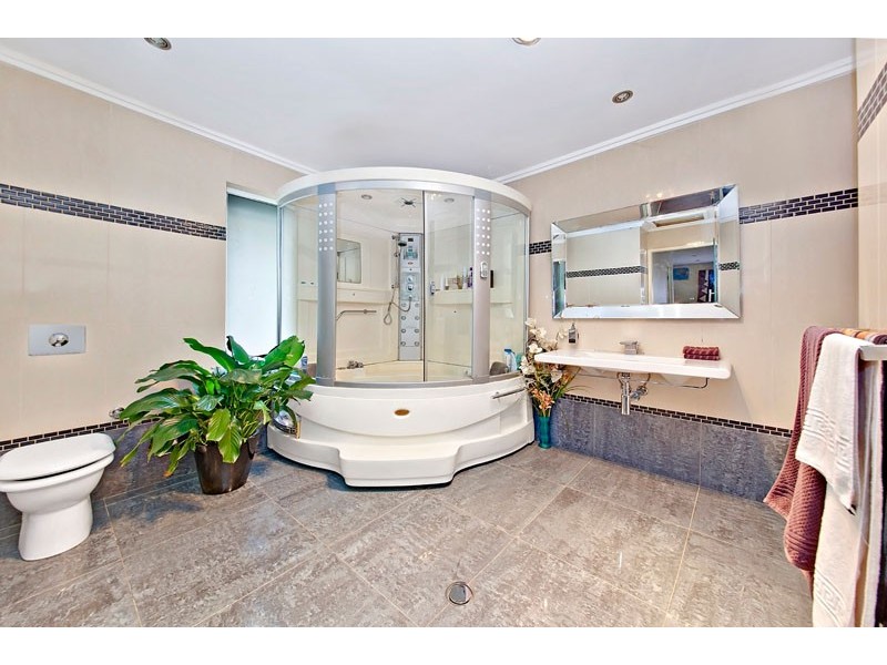 31 Sylvanus St, Greenacre NSW 2190