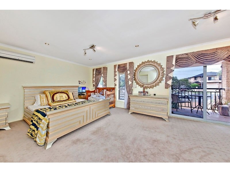 31 Sylvanus St, Greenacre NSW 2190