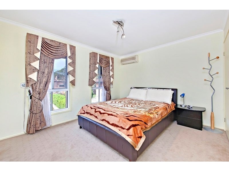 31 Sylvanus St, Greenacre NSW 2190