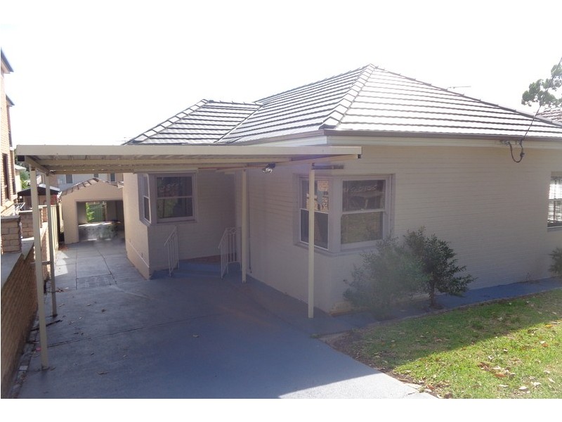 2 Carrisbrook Avenue, Punchbowl NSW 2196