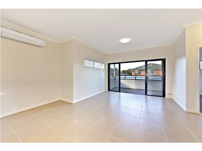 1/8 Hampton Road, Croydon Park NSW 2133