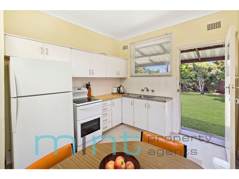 16 Sunlea Crescent, Belfield NSW 2191