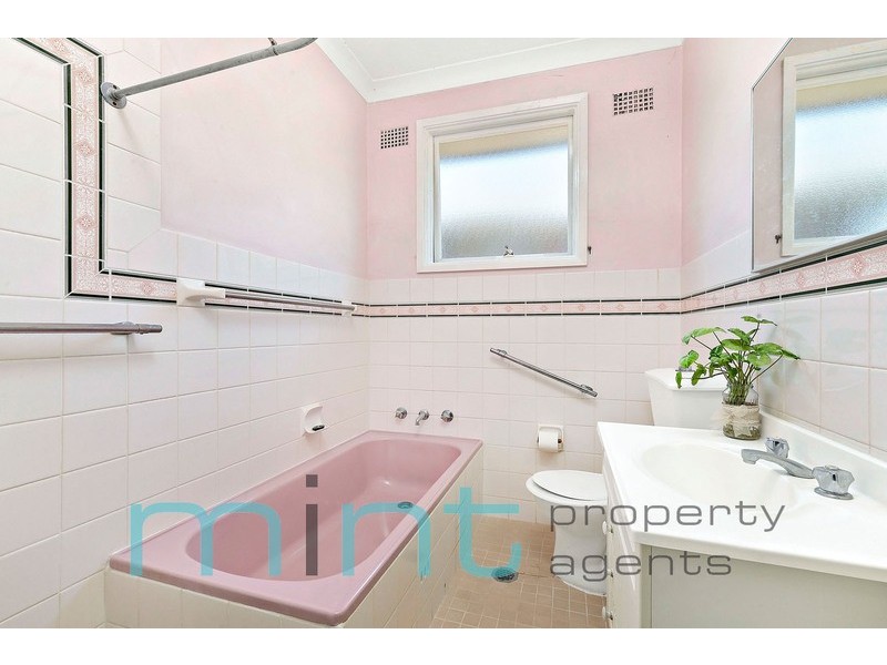 16 Sunlea Crescent, Belfield NSW 2191