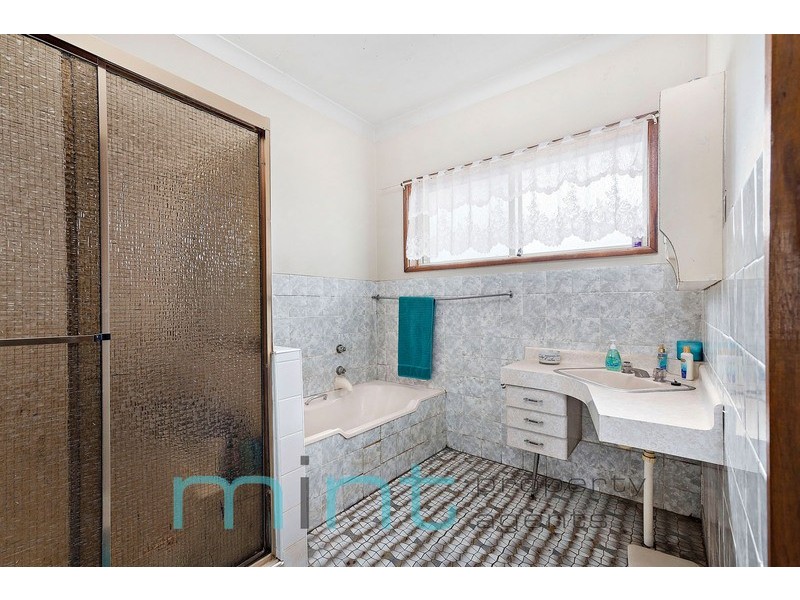 25 Mactier Avenue, Milperra NSW 2214