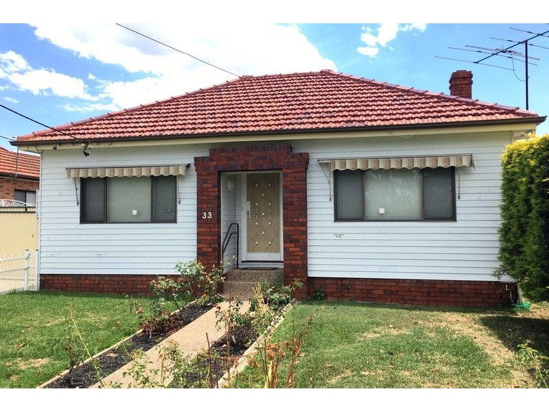 33 Hebe Street, Greenacre NSW 2190