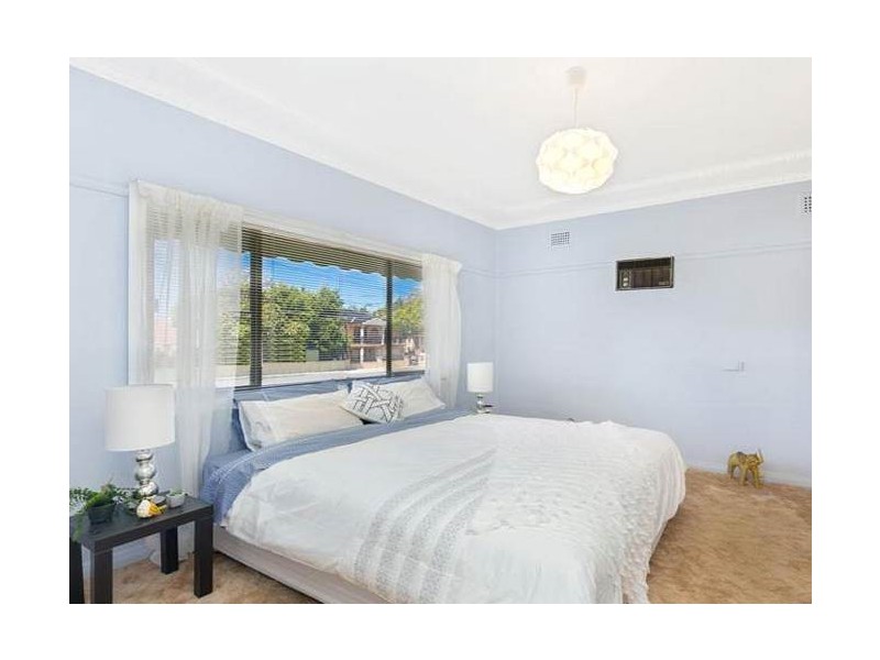 33 Hebe Street, Greenacre NSW 2190