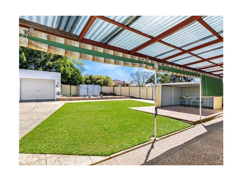 33 Hebe Street, Greenacre NSW 2190