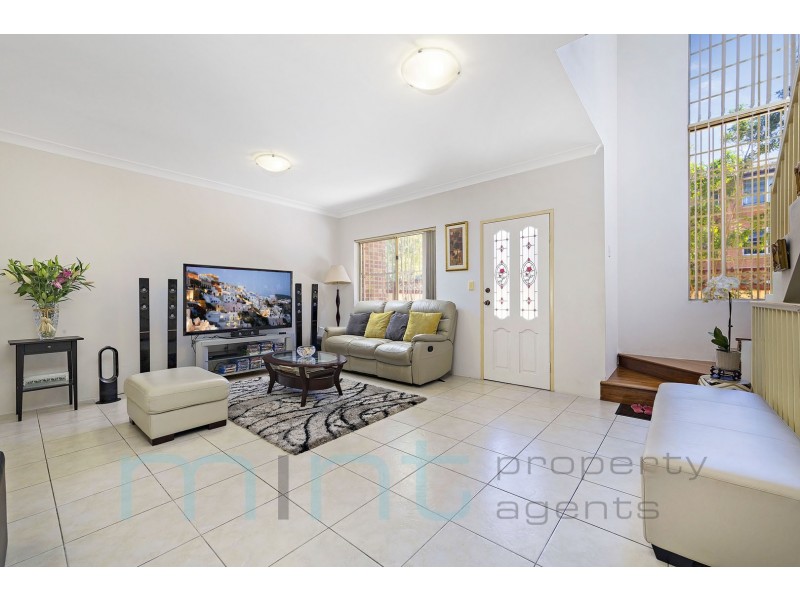 2/11 Seventh Avenue, Campsie NSW 2194