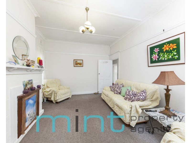 54 Seymour Parade, Belfield NSW 2191