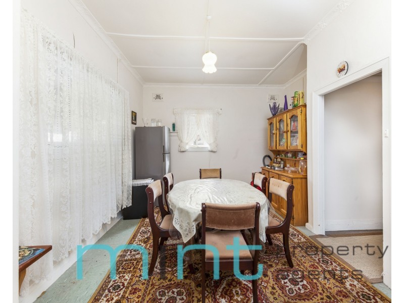 54 Seymour Parade, Belfield NSW 2191