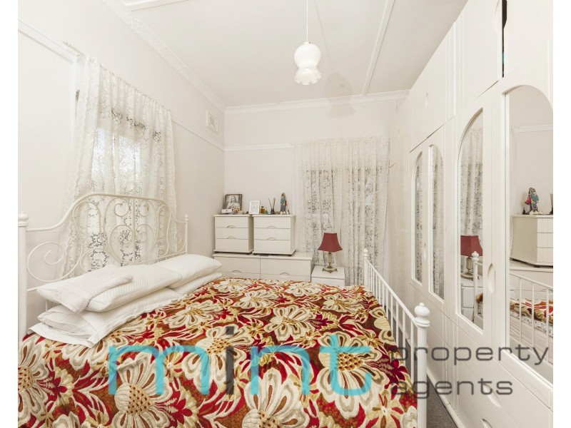 54 Seymour Parade, Belfield NSW 2191