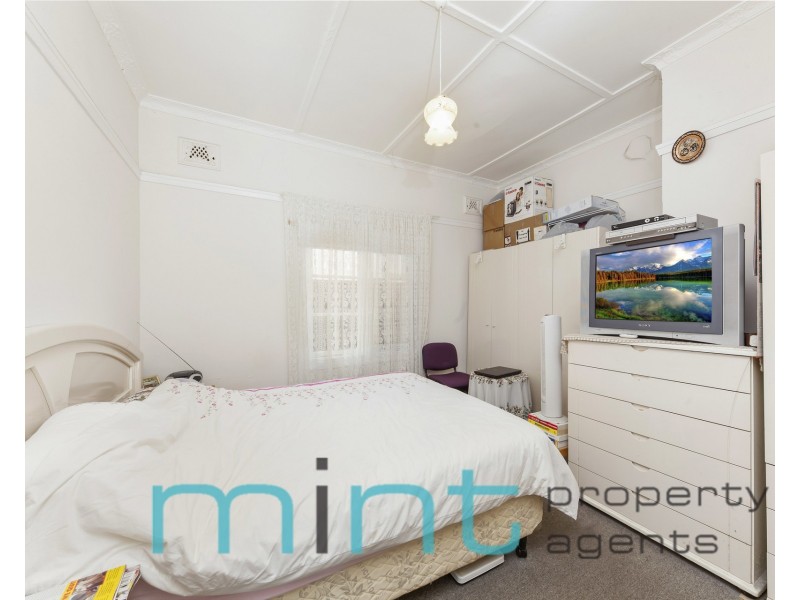 54 Seymour Parade, Belfield NSW 2191