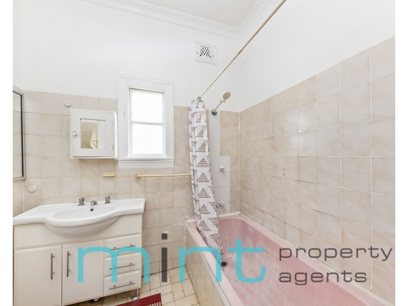 54 Seymour Parade, Belfield NSW 2191