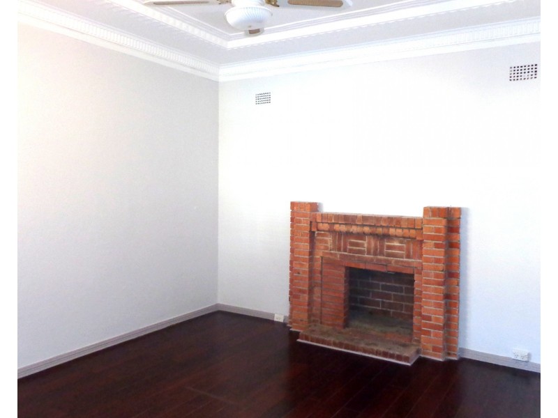 2 Carrisbrook Avenue, Punchbowl NSW 2196