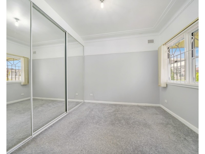 6 Russell Street, Greenacre NSW 2190