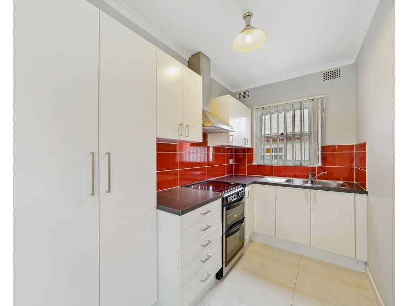 6 Russell Street, Greenacre NSW 2190