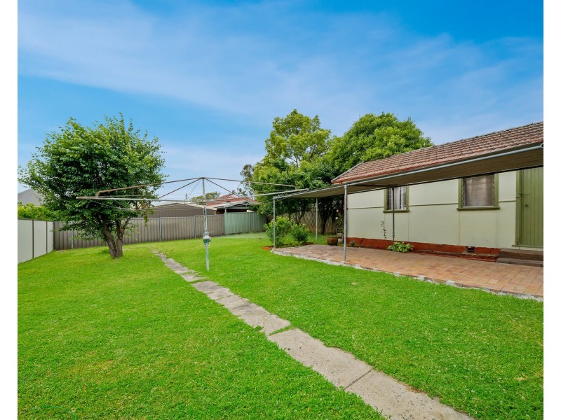 6 Russell Street, Greenacre NSW 2190