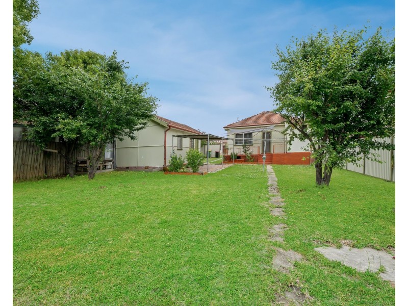 6 Russell Street, Greenacre NSW 2190