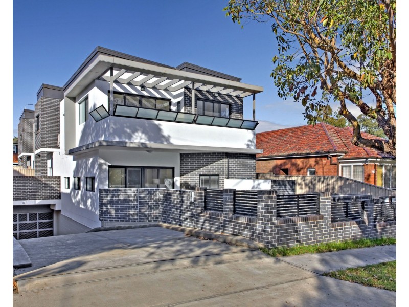 1/8 Hampton Street, Croydon Park NSW 2133