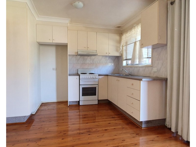 4 Amaroo Avenue, Georges Hall NSW 2198