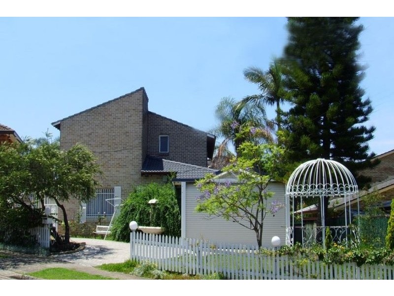 5 Belford Place, Greenacre NSW 2190