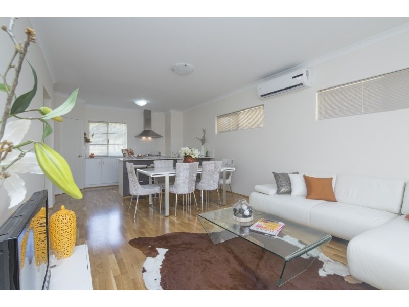 1/8 Pearl Road, Cloverdale WA 6105