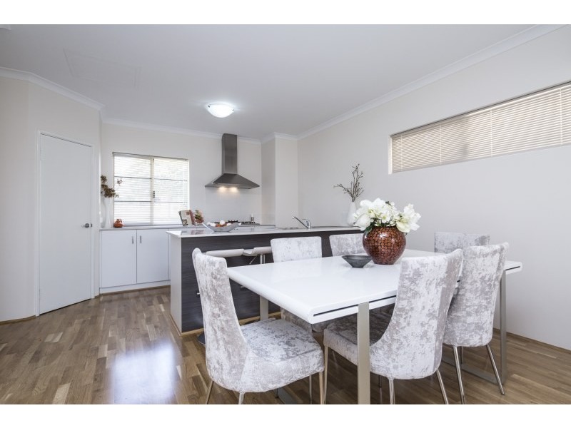 1/8 Pearl Road, Cloverdale WA 6105