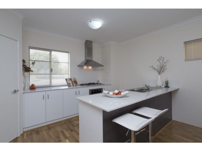 1/8 Pearl Road, Cloverdale WA 6105