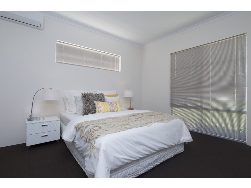 1/8 Pearl Road, Cloverdale WA 6105