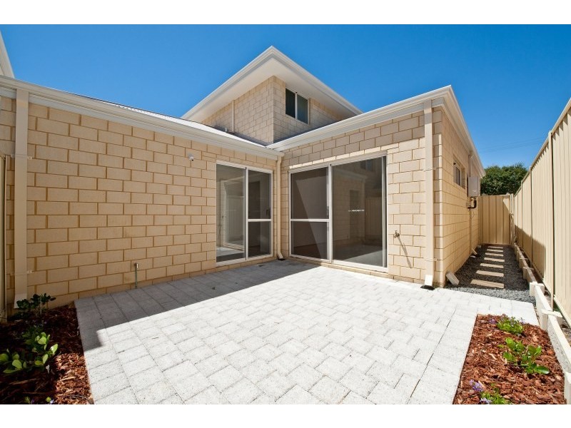 1/8 Pearl Road, Cloverdale WA 6105