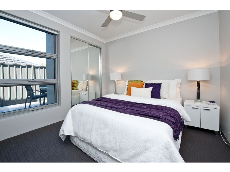 7/12 Smiths Avenue, Redcliffe WA 6104