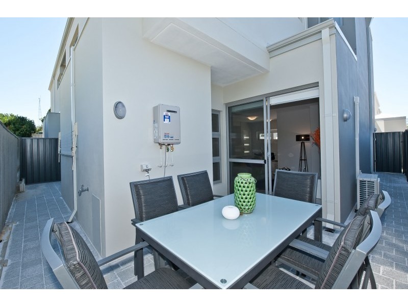 7/12 Smiths Avenue, Redcliffe WA 6104