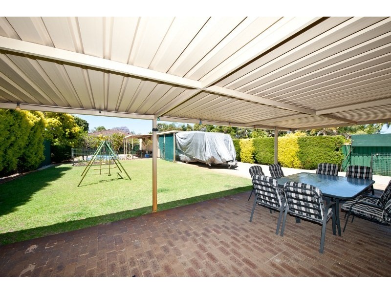 15 Pearl Road, Cloverdale WA 6105