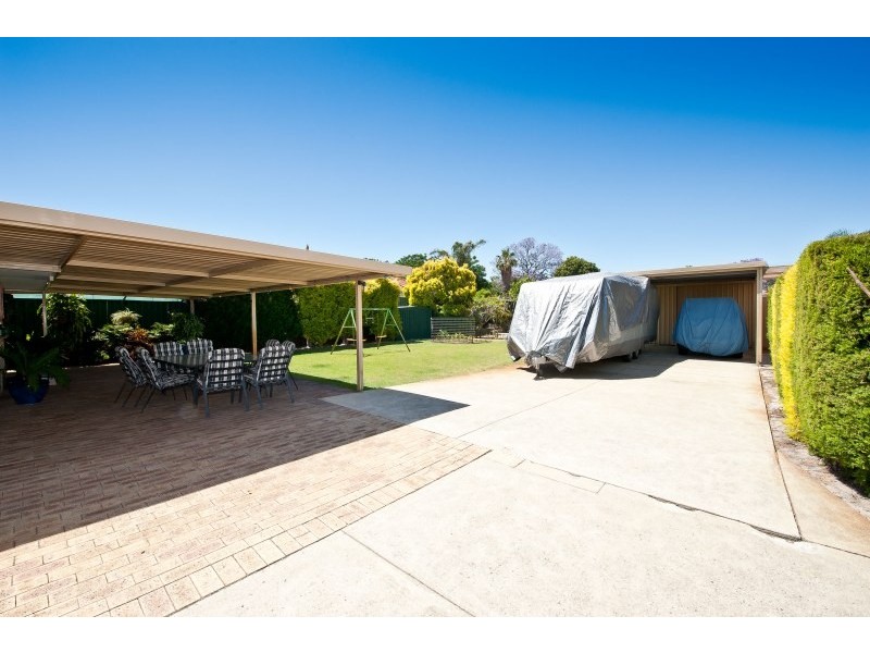 15 Pearl Road, Cloverdale WA 6105