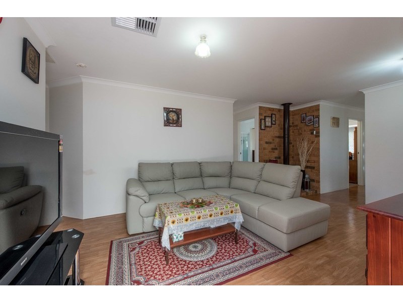 1/9 Pearl Road, Cloverdale WA 6105