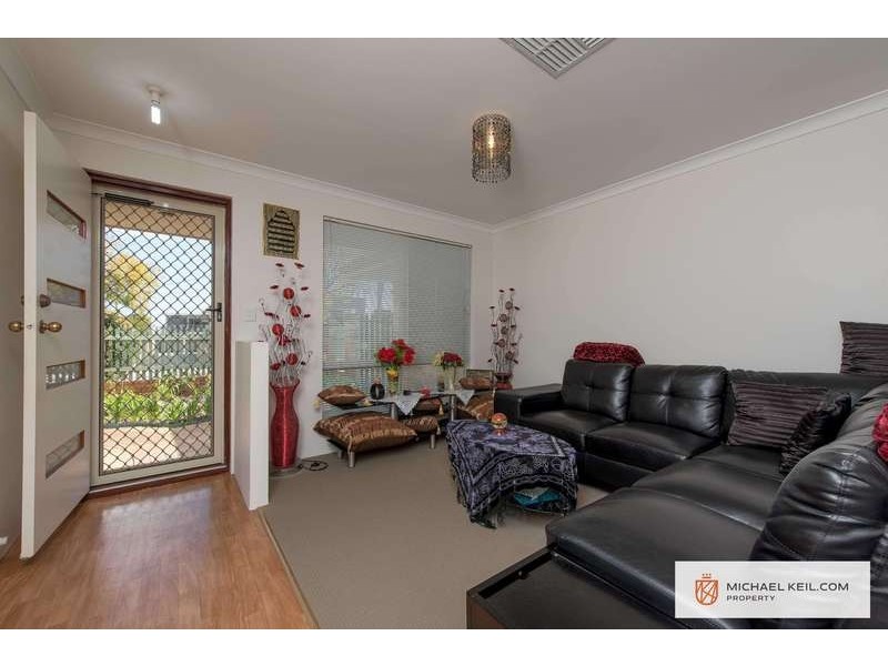 1/9 Pearl Road, Cloverdale WA 6105