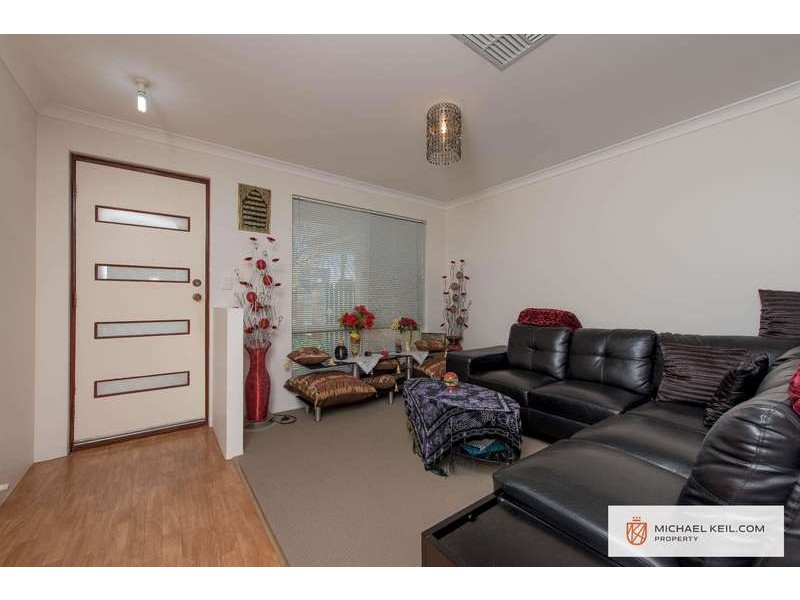 1/9 Pearl Road, Cloverdale WA 6105